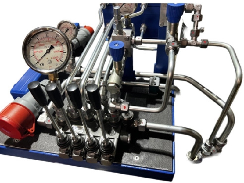 Hydraulikaggregat auf Werkstattwagen fahrbar 70x70x90 cm